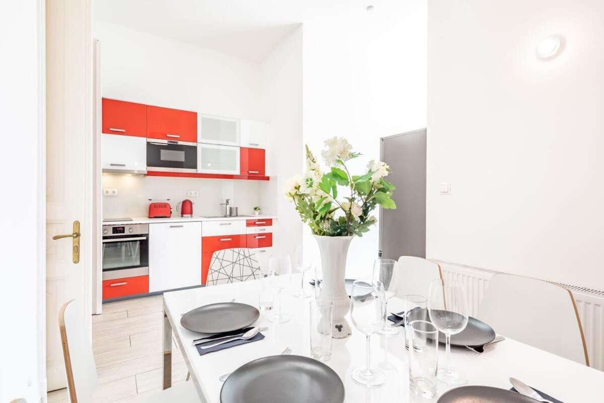 Bright & Large Apartment At Top Location Budapest Bagian luar foto