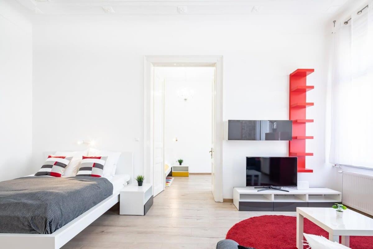 Bright & Large Apartment At Top Location Budapest Bagian luar foto