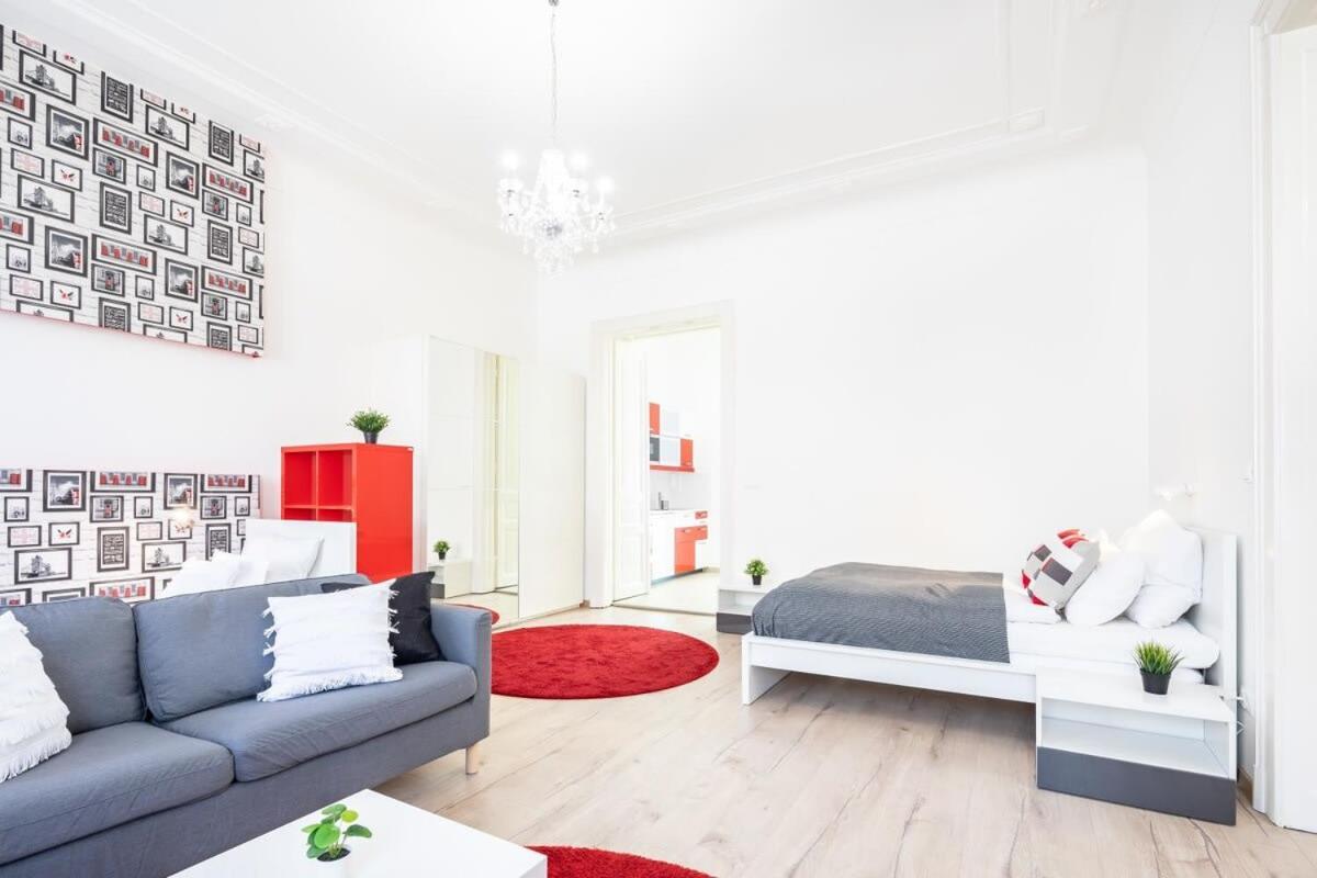 Bright & Large Apartment At Top Location Budapest Bagian luar foto