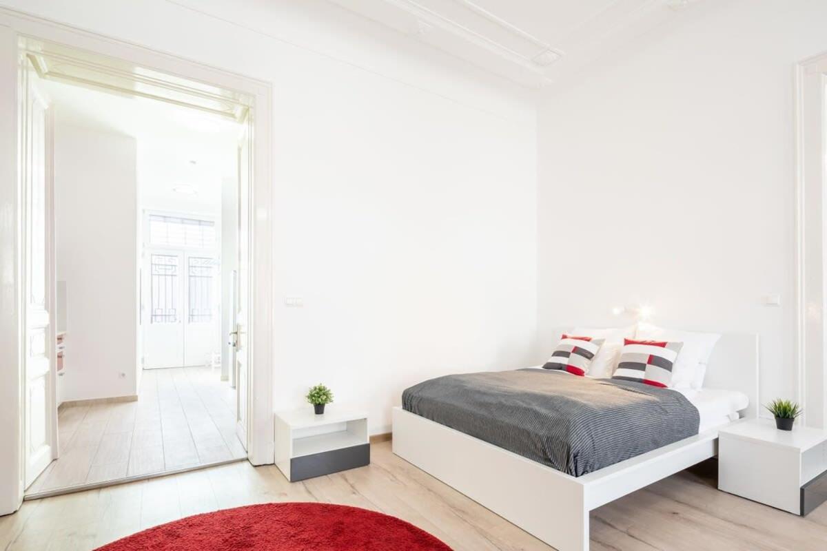 Bright & Large Apartment At Top Location Budapest Bagian luar foto