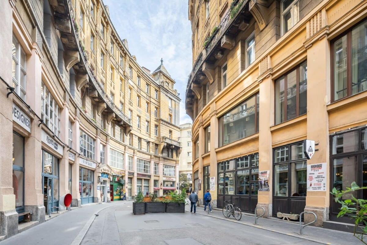 Bright & Large Apartment At Top Location Budapest Bagian luar foto